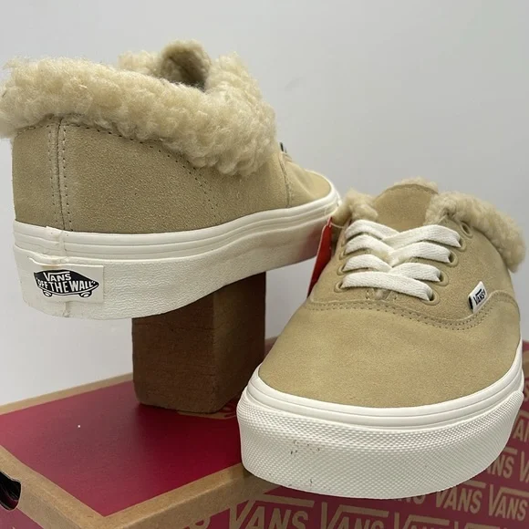 Vans WMNS Tan Fleece-Lined Sneakers Authentic Sherpa
Cozy Hug Mojave Desert - Picture 8 of 16